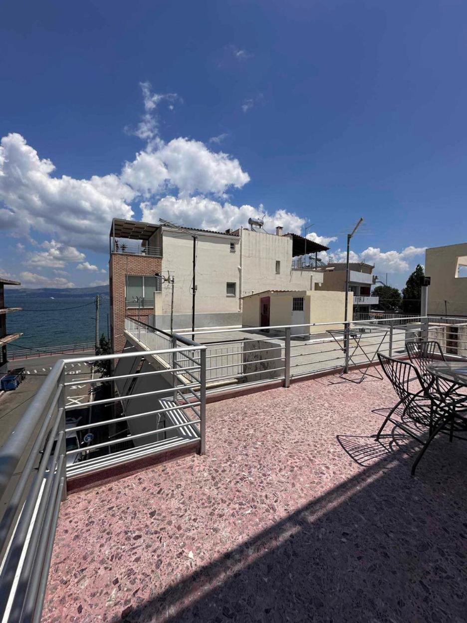 Beach Front Apartment Nea Palatia Extérieur photo