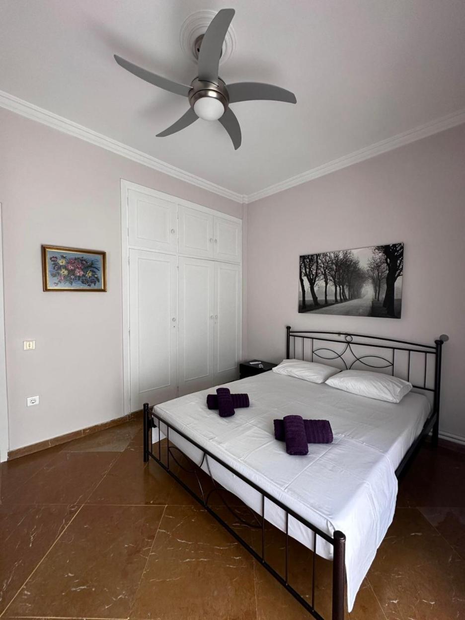 Beach Front Apartment Nea Palatia Extérieur photo