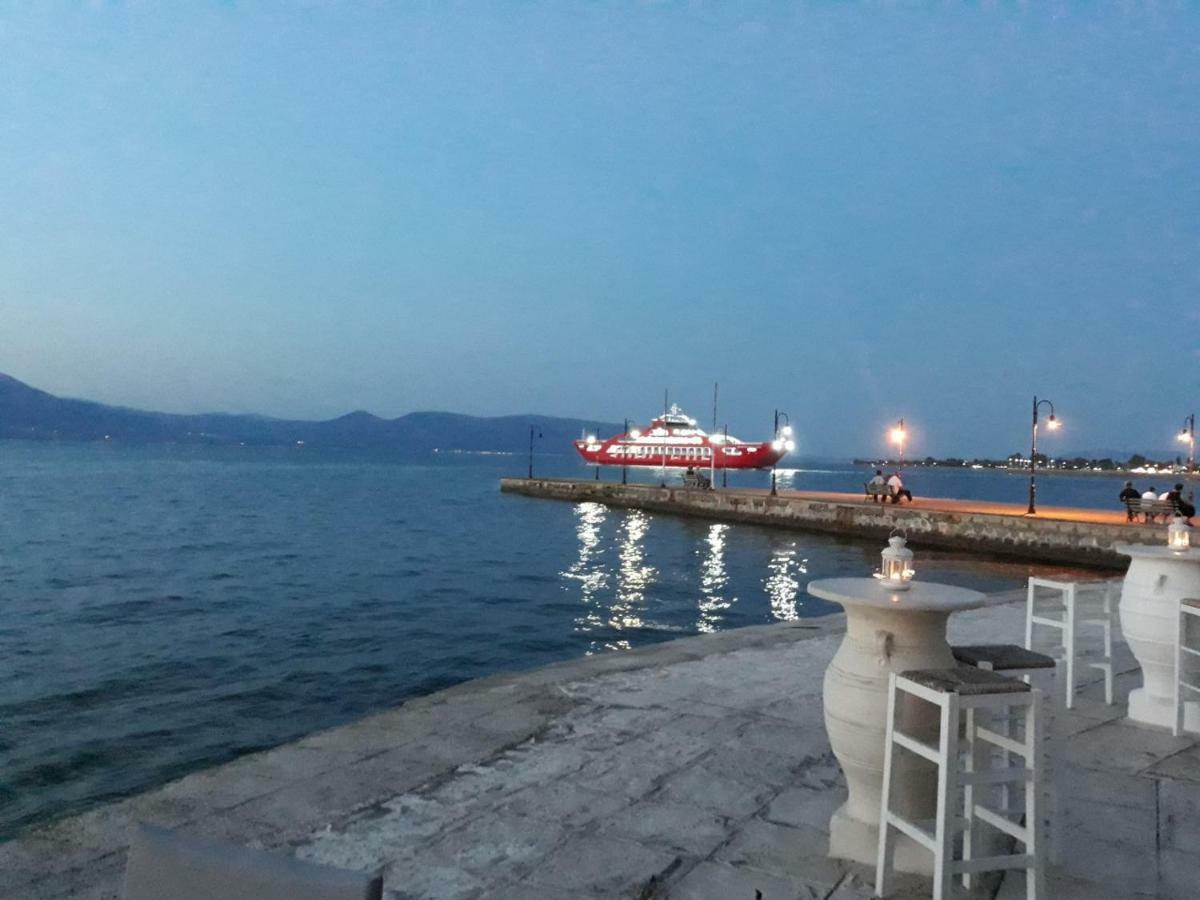 Beach Front Apartment Nea Palatia Extérieur photo
